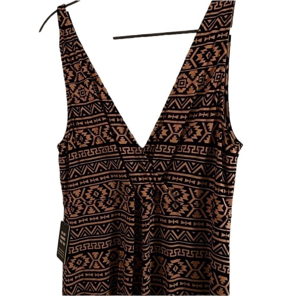 Express Aztec Print V-neck Maxi Dress
Women's Size medium nwt - Picture 7 of 9